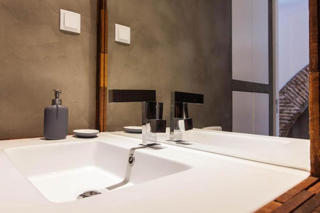 Old Stables Chiado - 1 Bedroom In The Heart Of Apartamento